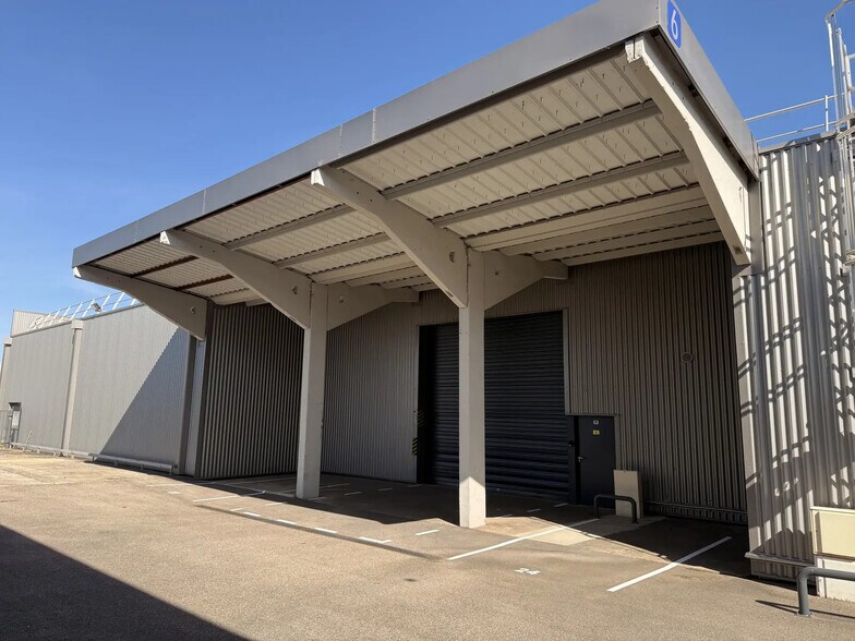 9 Avenue Du Maréchal De Lattre De Tassigny, Meyzieu à vendre - Photo de l’immeuble – Image 3 sur 11