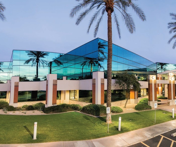 2151 E Broadway Rd, Tempe, AZ à louer - Photo de l’immeuble – Image 2 sur 8