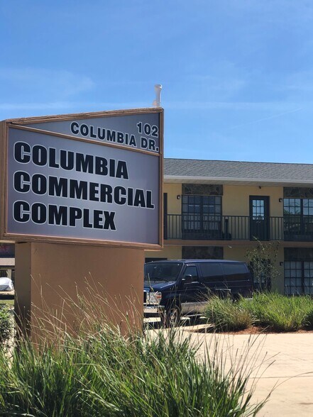 102 Columbia Dr, Cape Canaveral, FL à vendre - Photo de l’immeuble – Image 3 sur 47