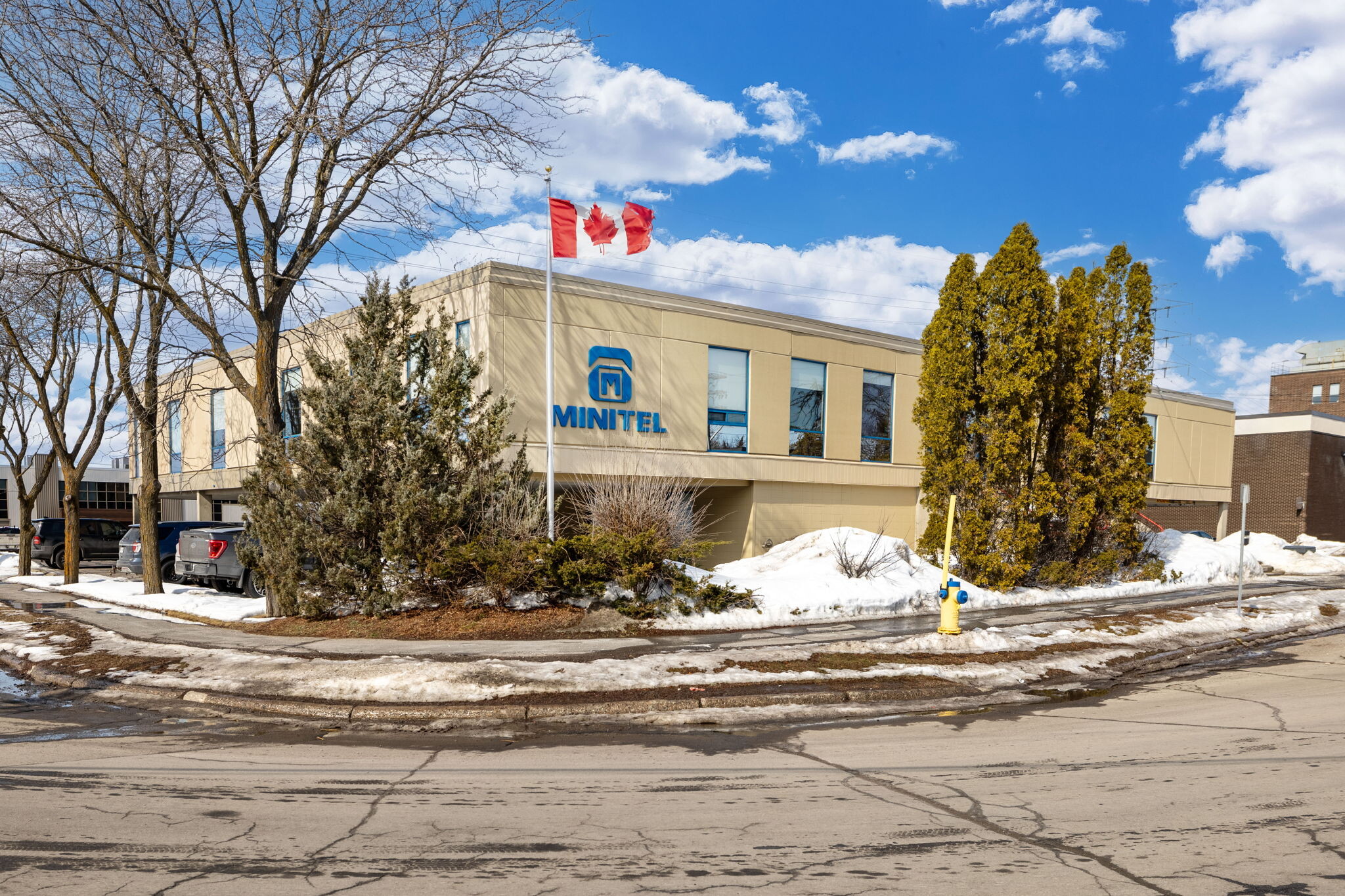 1775 Courtwood Cres, Ottawa, ON à louer Photo de l’immeuble– Image 1 sur 10