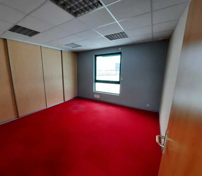 Bureau dans Fleury-sur-Orne à louer - Photo de l’immeuble – Image 2 sur 2