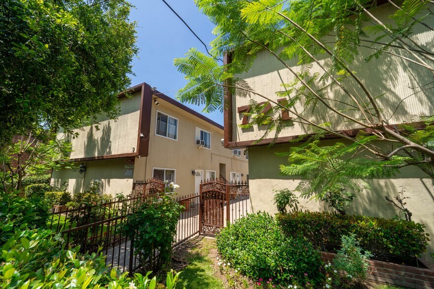 719-721 N Garfield Ave, Pasadena, CA à vendre - Photo de l’immeuble – Image 2 sur 8