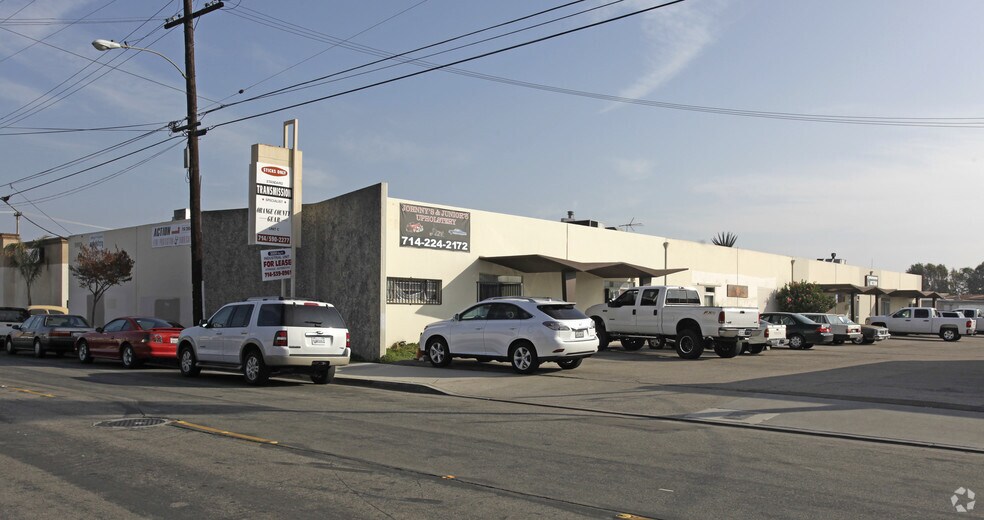 10692 Stanford Ave, Garden Grove, CA à louer - Photo de l’immeuble – Image 2 sur 2