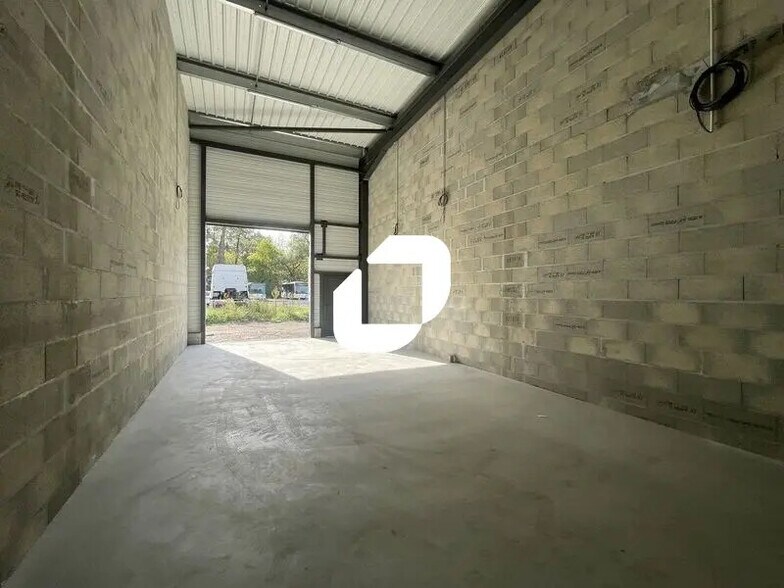 Local d’activités dans Marcheprime à louer - Photo de l’immeuble – Image 2 sur 5