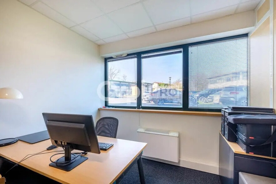 Bureau dans Lissieu à vendre - Photo de l’immeuble – Image 2 sur 8