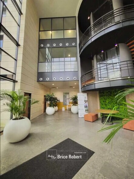 Bureau dans Écully à louer - Photo de l’immeuble – Image 3 sur 14