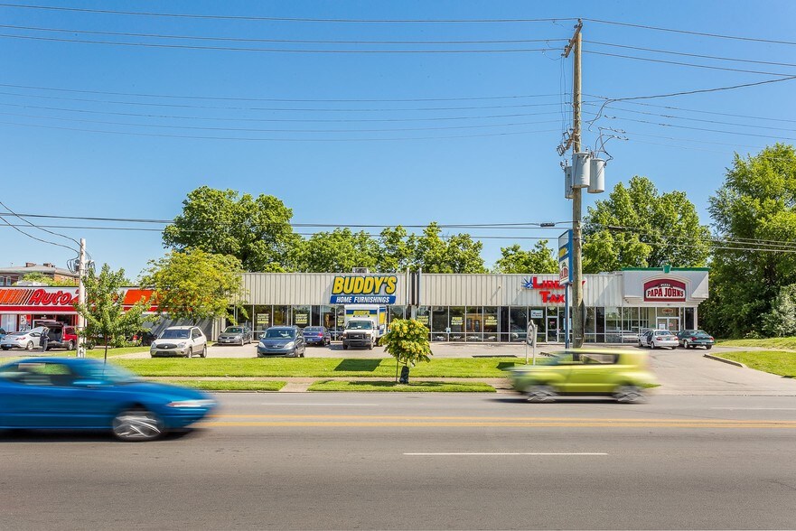 2111 W Broadway, Louisville, KY à louer - Photo de l’immeuble – Image 3 sur 3