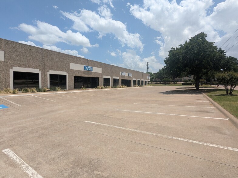 2550 114th St, Grand Prairie, TX à louer - Photo de l’immeuble – Image 2 sur 8