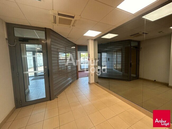 Plus de détails pour Local commercial à vendre