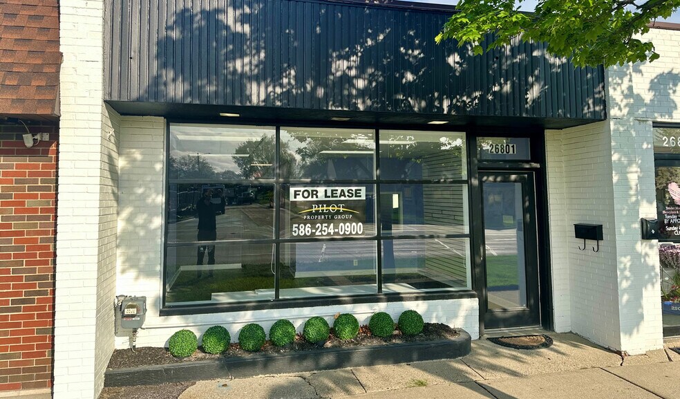 26801 Harper Ave, Saint Clair Shores, MI à louer - Photo principale – Image 1 sur 5