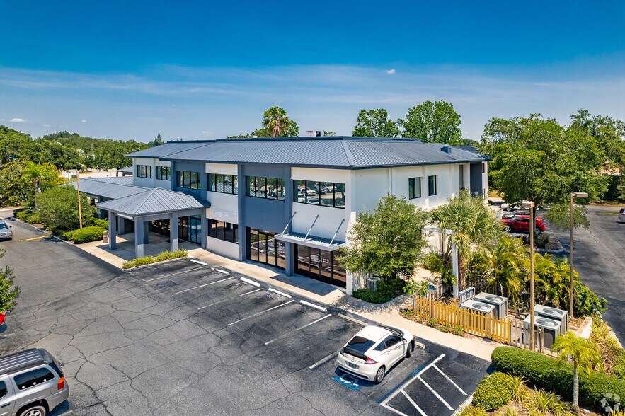 131-133-137-139 S Pebble Beach Blvd, Sun City Center, FL à louer - Photo de l’immeuble – Image 3 sur 8
