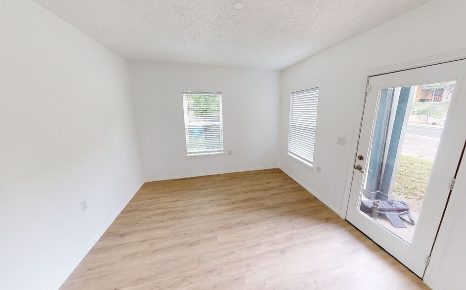 2211 E 12th St, Austin, TX à louer - Photo intérieure – Image 2 sur 7