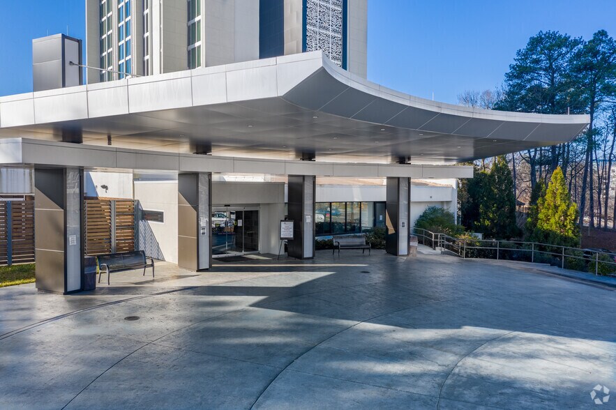 246 Perimeter Center Pky NE, Atlanta, GA à vendre - Photo de l’immeuble – Image 3 sur 6