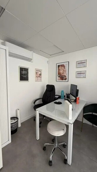 Local commercial dans Vannes à louer - Photo de l’immeuble – Image 2 sur 8