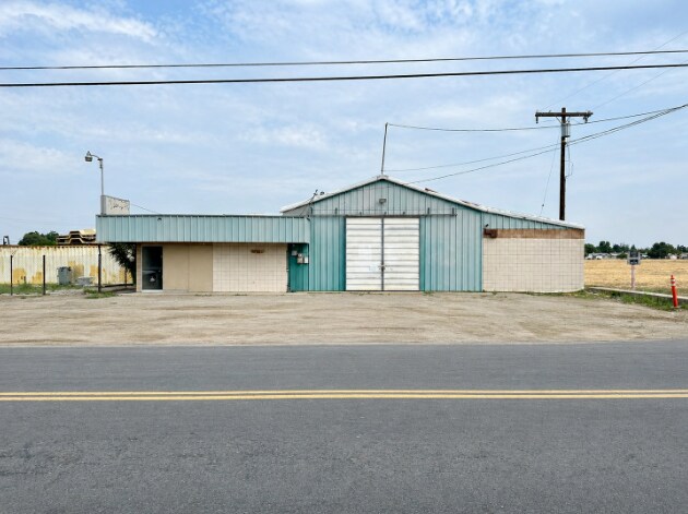 1716 E Goshen Ave, Visalia, CA à vendre - Photo de l’immeuble – Image 3 sur 6