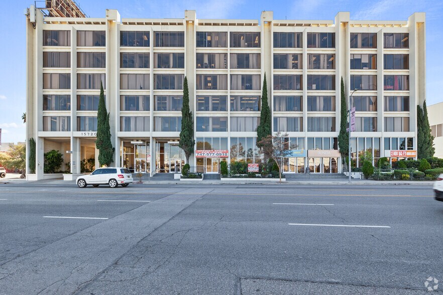 15720 Ventura Blvd, Encino, CA à vendre - Photo de l’immeuble – Image 2 sur 16