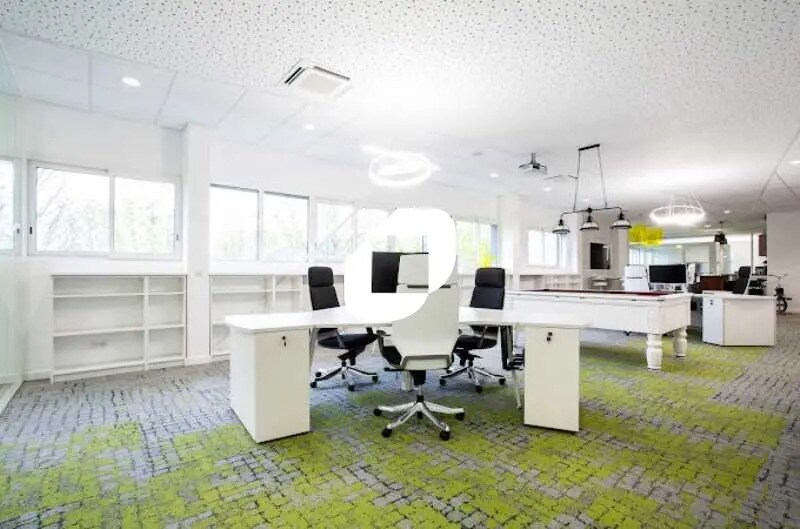 Local d’activités dans Buc à louer Photo de l’immeuble– Image 1 sur 14