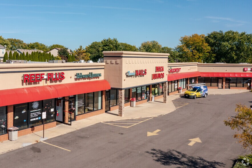 Randall rd, North Aurora, IL à louer - Photo de l’immeuble – Image 3 sur 5