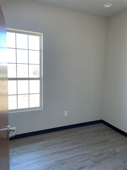 450 Hawkins Run, Midlothian, TX à vendre - Photo de l’immeuble – Image 2 sur 8