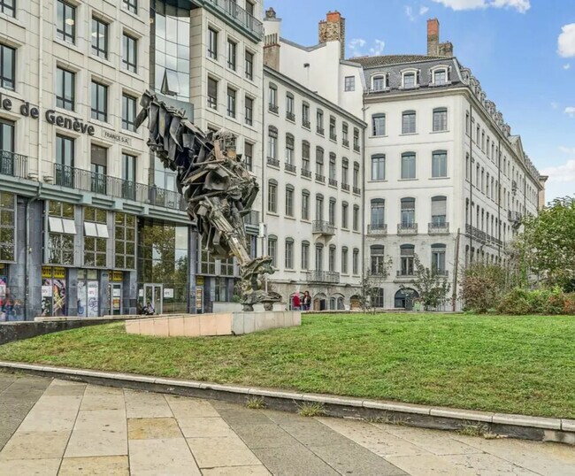 Plus de détails pour 20 Place Tolozan, Lyon - Bureau à vendre