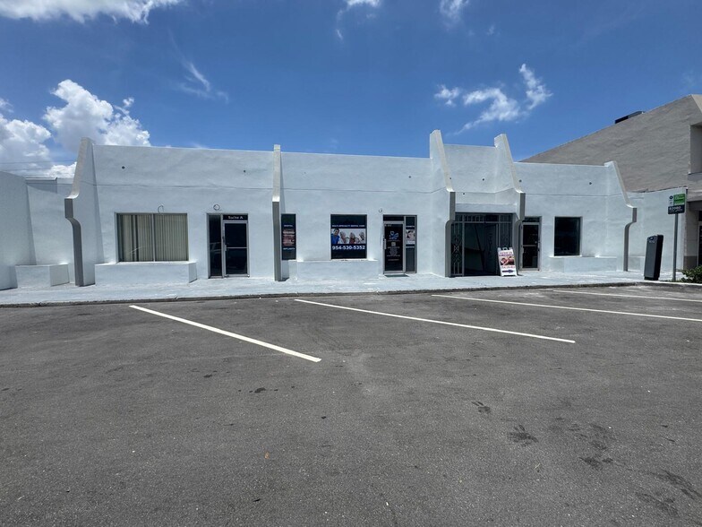 2633 E Commercial Blvd, Fort Lauderdale, FL à louer - Photo de l’immeuble – Image 1 sur 6