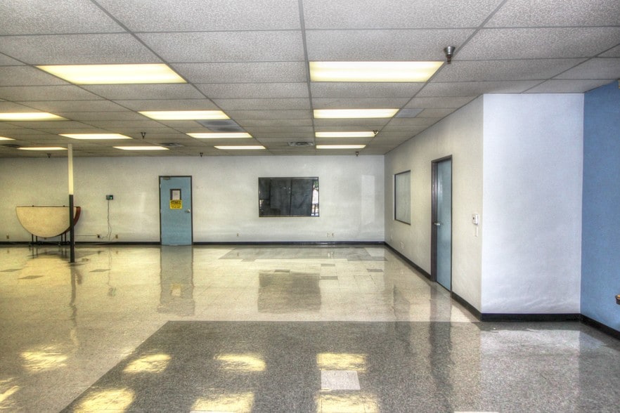 601 S Dupont Ave, Ontario, CA à vendre - Hall d’entrée – Image 3 sur 18