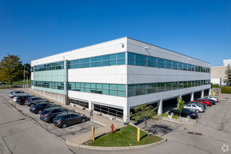 2345 Argentia Rd, Mississauga, ON à louer - Photo de l’immeuble – Image 2 sur 4