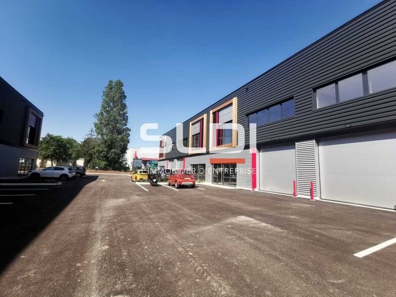 6 Rue De Bretagne, Saint-Quentin-Fallavier à louer - Photo de l’immeuble – Image 1 sur 9