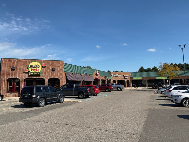 2546-2612 N Squirrel Rd, Auburn Hills, MI à louer - Photo de l’immeuble – Image 2 sur 6