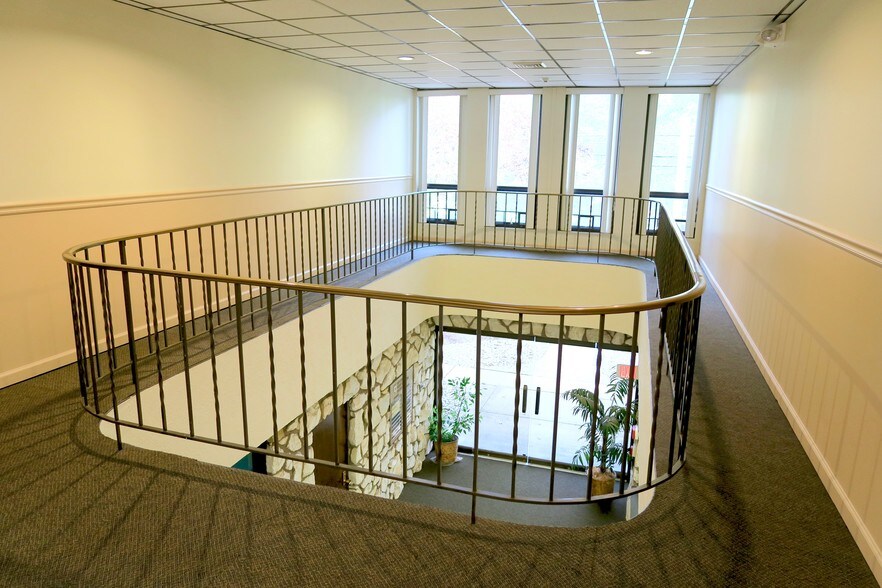 74 Pascack Rd, Park Ridge, NJ à louer - Hall d’entrée – Image 3 sur 17