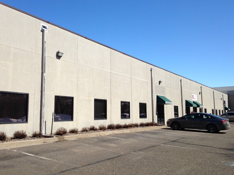 3301-3325 Labore Rd, Vadnais Heights, MN à louer - Photo de l’immeuble – Image 2 sur 4