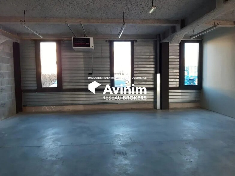 Local d’activités dans Méry à louer - Photo intérieure – Image 2 sur 4