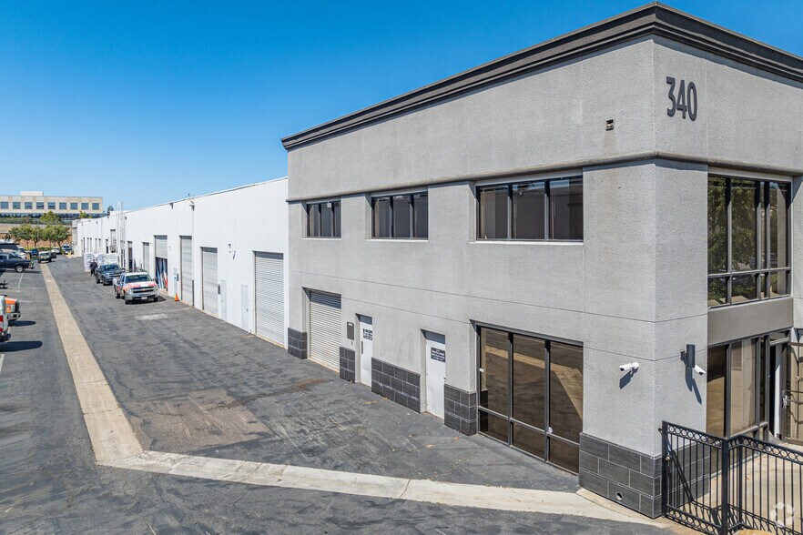 340 Rancheros Dr, San Marcos, CA à vendre - Photo de l’immeuble – Image 3 sur 10