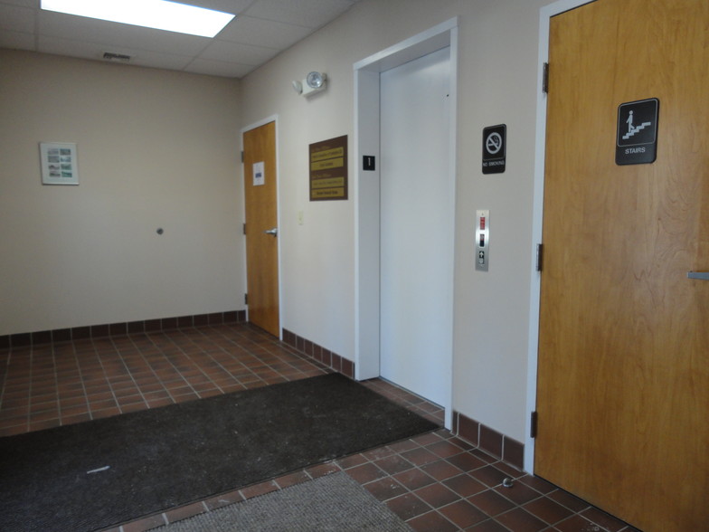 200 Mountain Rd, Farmington, CT à louer - Hall d’entrée – Image 2 sur 19