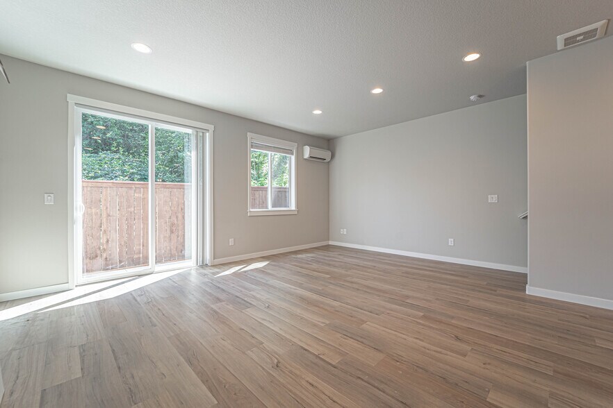 4943 NE 2nd Ct, Vancouver, WA à vendre - Photo de l’immeuble – Image 3 sur 9