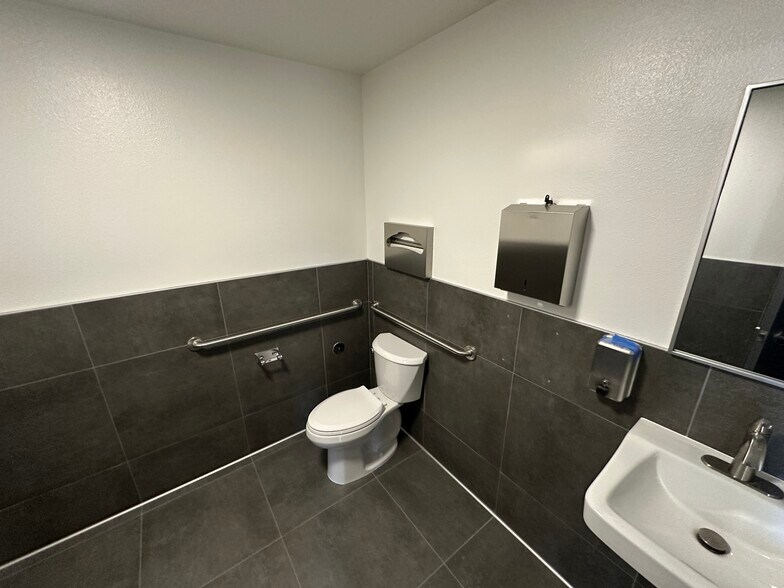 4040 N Palm St, Fullerton, CA à louer - Photo de l’immeuble – Image 2 sur 14