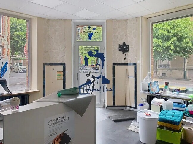 Plus de détails pour Local d'activités à louer