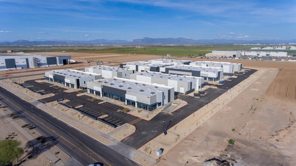 8029 E Pecos Rd, Mesa, AZ à louer - Photo de l’immeuble – Image 3 sur 10