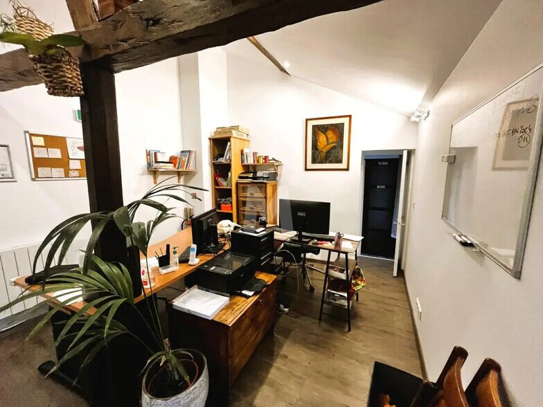 Bureau dans Viry-Châtillon à louer - Photo de l’immeuble – Image 2 sur 9