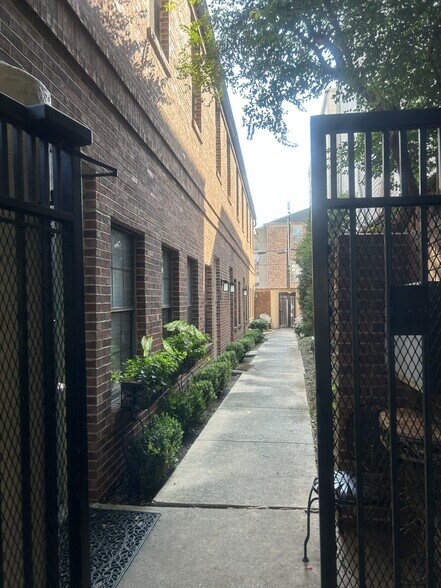 4235 Gilbert Ave, Dallas, TX à vendre - Photo principale – Image 1 sur 3