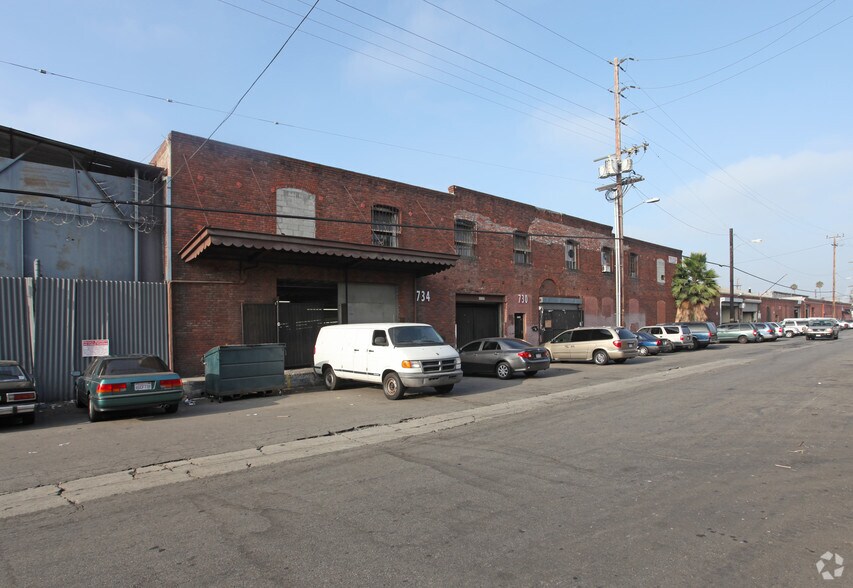 710-734 E 62nd St, Los Angeles, CA à louer - Photo de l’immeuble – Image 2 sur 17