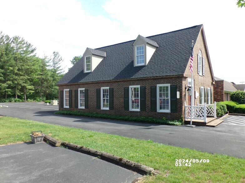 102 Pelham Dr, Waynesboro, VA à louer - Photo de l’immeuble – Image 2 sur 19