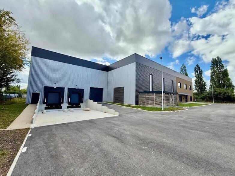 7 Avenue Georges Politzer, Trappes à louer - Photo de l’immeuble – Image 1 sur 8