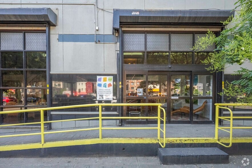 951 3rd Ave, Brooklyn, NY à louer - Photo de l’immeuble – Image 1 sur 5