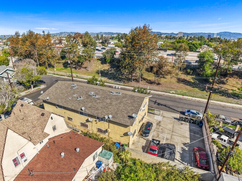 1680 W 22nd St, Los Angeles, CA à vendre - Photo de l’immeuble – Image 3 sur 9