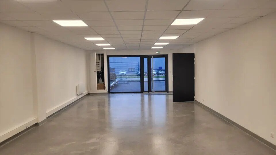 Local d’activités dans Eslettes à louer - Photo de l’immeuble – Image 3 sur 9
