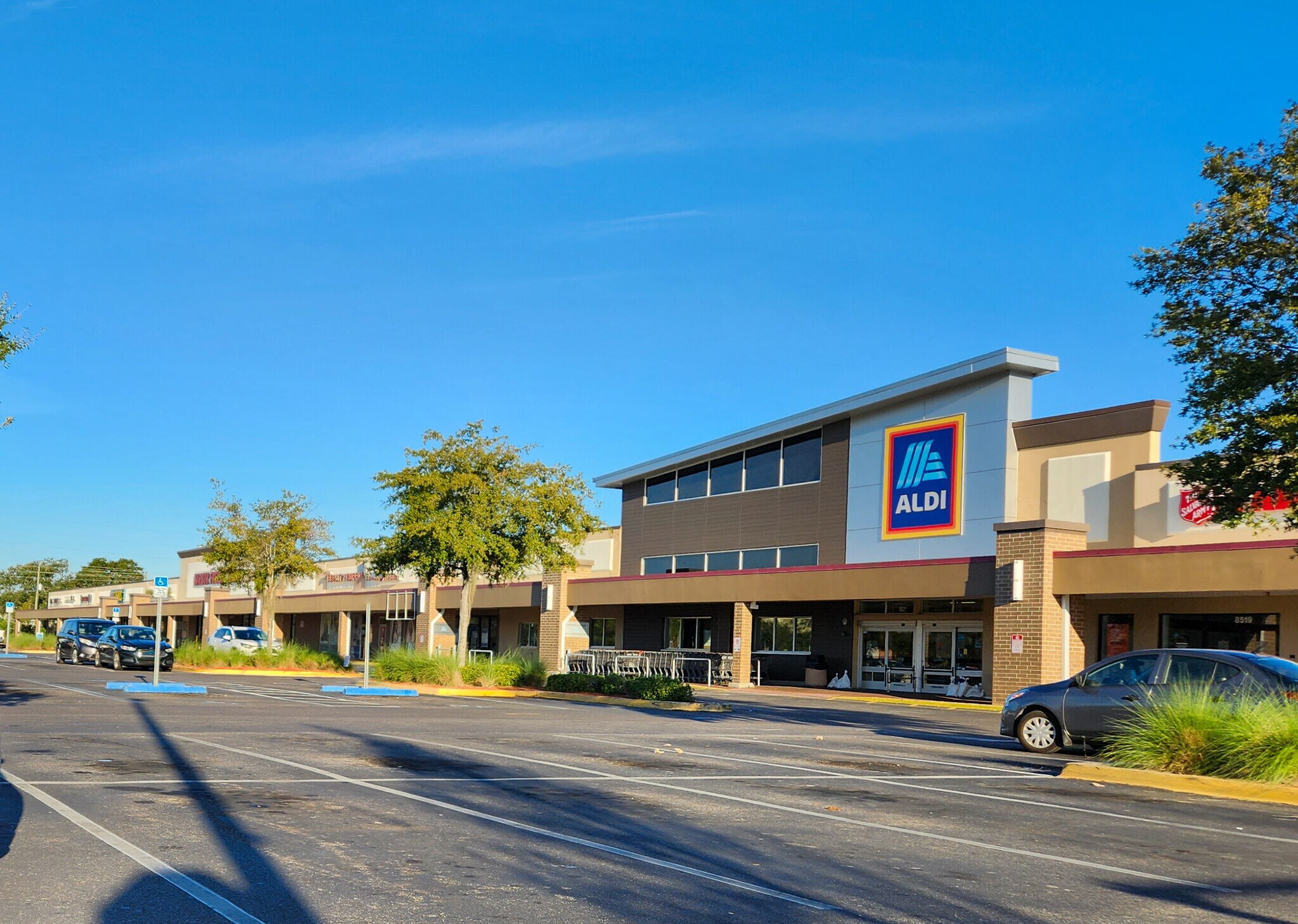 8501-8637 W Hillsborough Ave, Tampa, FL à louer Photo de l’immeuble– Image 1 sur 5