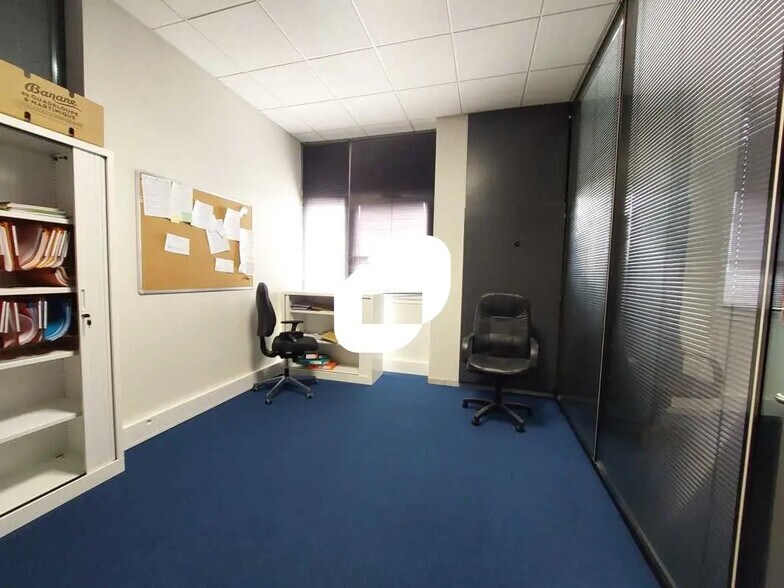 Bureau dans Bièvres à louer - Photo de l’immeuble – Image 2 sur 15