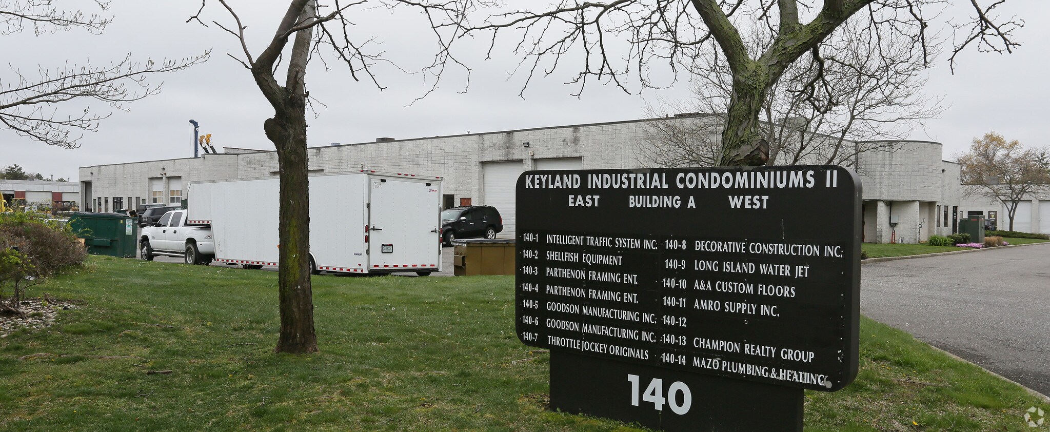 140 Keyland Ct, Bohemia, NY à louer Photo de l’immeuble– Image 1 sur 10