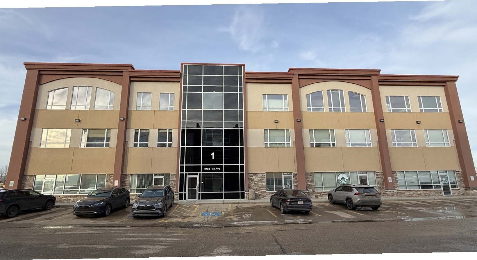 9488 51st Ave, Edmonton, AB à louer Photo principale– Image 1 sur 5